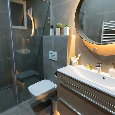 Paulay Apartment